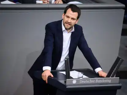 Das Elterngeld nicht &laquo;mit dem Rasenm&auml;her abrasieren&raquo; will FDP-Vize Johannes Vogel.