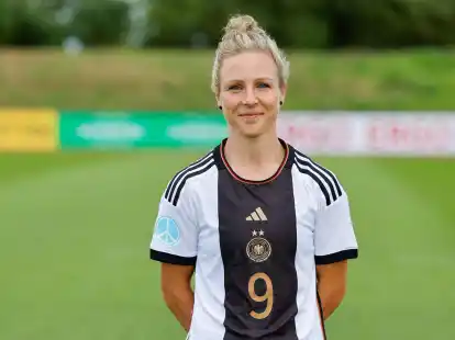 Fu&szlig;ball-Nationalspielerin Svenja Huth und ihre Ehefrau Laura erwarten nach der WM erstmals Nachwuchs.
