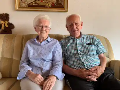 Denken seit Jahrzehnten an die &bdquo;Melanie Schulte&ldquo;: Die beiden 96-J&auml;hrigen Martje und Hans Mairath.