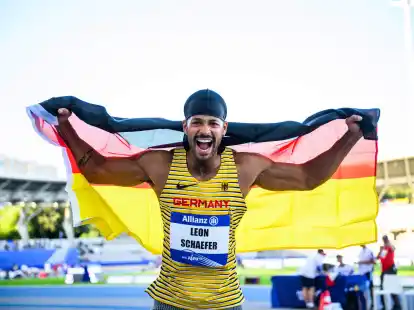 L&eacute;on Sch&auml;fer sprang bei der Para-WM in Paris zu Gold.