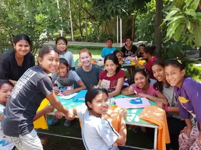 F&uuml;r drei Wochen hat die Oldenburgerin Lea Marie Reitemeyer in einem Kinderheim f&uuml;r M&auml;dchen in Nepal gelebt und dort mit den Kindern kreativ gearbeitet und deren Zimmer neu gestaltet.