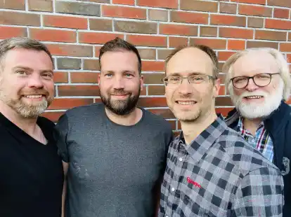 Jens Krichel (v.l.), Bj&ouml;rn Schoon, Dave Jakusch und Walter Ru&szlig; sind die Moderatoren des &bdquo;Wittmund Podcast