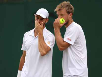 Tim P&uuml;tz (l) und Kevin Krawietz stehen im Wimbledon-Halbfinale