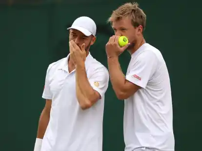 Tim P&uuml;tz (l) und Kevin Krawietz stehen im Wimbledon-Halbfinale