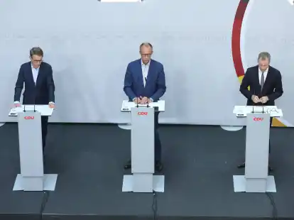 CDU-Chef Friedrich Merz (Mitte), der designierte Generalsekret&auml;r Carsten Linnemann (links), sowie sein Vorg&auml;nger Mario Czaja