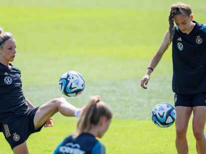 Sophia Kleinherne (r) will sich mit ihren Auswahlkolleginnen f&uuml;r &laquo;eine Art Grundgehalt&raquo; einsetzen.