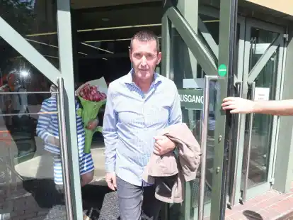 Manfred Genditzki verl&auml;sst nach der Urteilsverk&uuml;ndung im Wiederaufnahmeverfahren um den sogenannten Badewannen-Mordfall das Gericht in M&uuml;nchen.