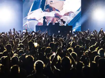 Das Musik-Duo The Blaze aus Frankreich tritt auf der Lab-B&uuml;hne beim 57. Montreux Jazz Festival (MJF) auf.