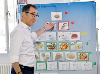 Cem &Ouml;zdemir ist Bundesminister f&uuml;r Ern&auml;hrung und Landwirtschaft.