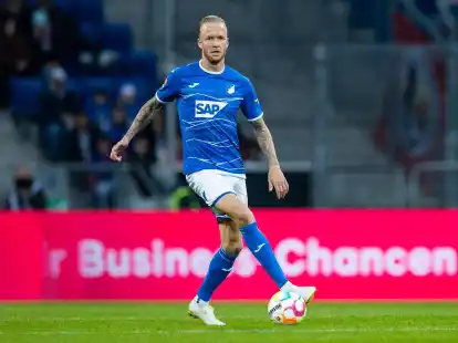 Hoffenheims Kevin Vogt traf bei der Niederlage gegen Stra&szlig;burg per Elfmeter.