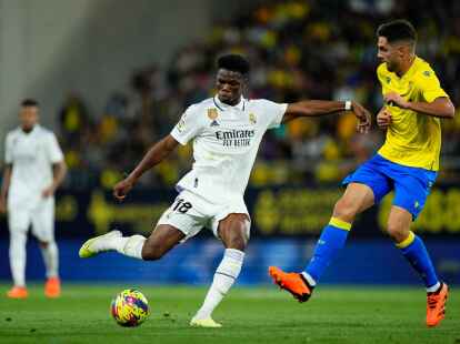 Der FC&nbsp;Bayern soll an Reals Aur&eacute;lien Tchouam&eacute;ni (l) interessiert sein.