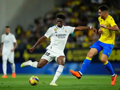 Der FC&nbsp;Bayern soll an Reals Aur&eacute;lien Tchouam&eacute;ni (l) interessiert sein.