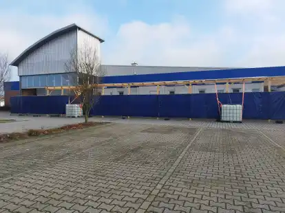 In Reserve: Das zur Notunterkunft f&uuml;r Fl&uuml;chtlinge umgebaute ehemalige Impfzentrum am Westring in Wildeshausen kann bis zu 250 Menschen aufnehmen.