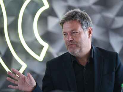 Bundeswirtschaftsminister Robert Habeck reist mit einer Wirtschaftsdelegation nach Indien.