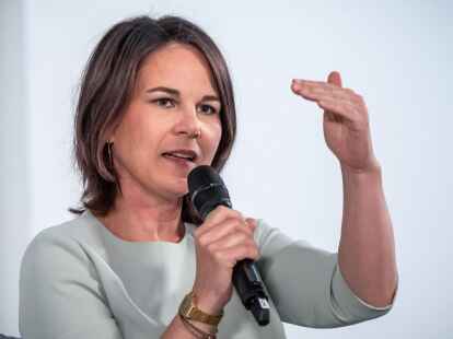 Bundesau&szlig;enministerin Annalena Baerbock (B&uuml;ndnis 90/Die Gr&uuml;nen) besucht die Deutsche Bank und BASF.