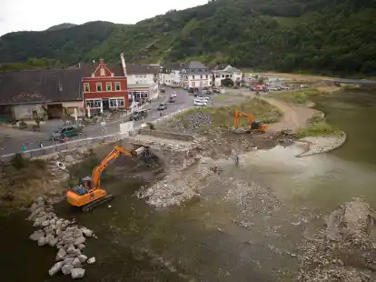 Die 300 Jahre alte Nepomukbr&uuml;cke wird abgerissen.