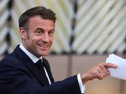 Frankreichs Pr&auml;sident Emmanuel Macron bildet die Regierung um.