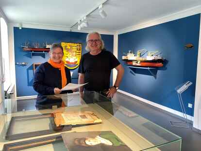 Museumsleiterin Dr. Christine Keitsch und der K&uuml;nstler Uli Thul, der unter anderem f&uuml;r die Farbgestaltung der Sonderausstellung zust&auml;ndig ist.