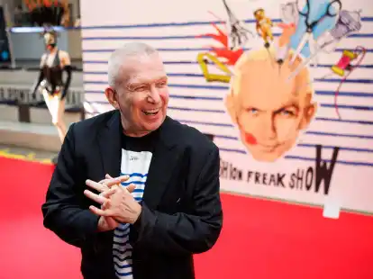 Modesch&ouml;pfer Jean Paul Gaultier bei der Deutschland-Premiere der &bdquo;Fashion Freak Show