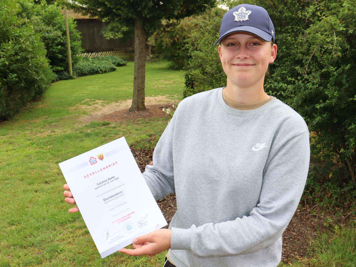 Handwerk LK Oldenburg Junge Dachdeckerin aus Groß Ippener erhält