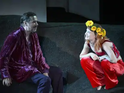 Das Schauspiel &laquo;Jedermann&raquo; mit Michael Maertens (l) und Valerie Pachner wird im Rahmen der Salzburger Festspiele gezeigt.