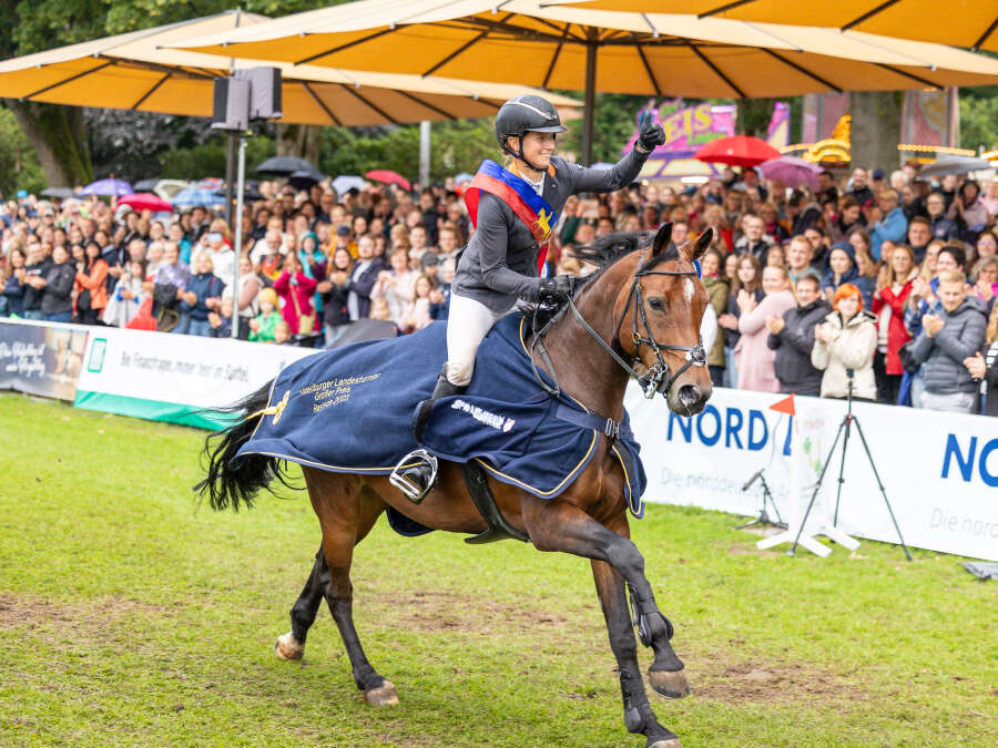 Pferdesport Oldenburger Landesturnier in Rastede Olympiasiegerin