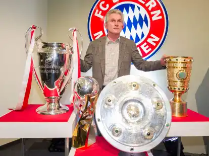 Der FC Bayern feiert sich und sein Triple von 2013, Jupp Heynckes wird emotional begr&uuml;&szlig;t.