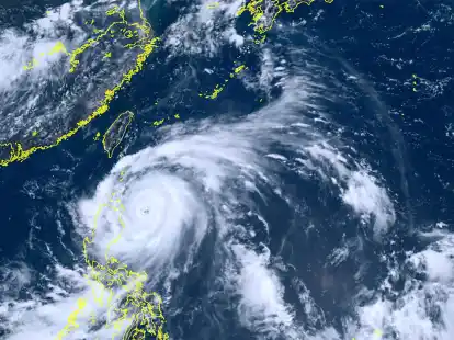 Dieses vom japanischen Wettersatelliten Himawari-8 aufgenommene Satellitenbild zeigt den Taifun &laquo;Doksuri&raquo; in der N&auml;he der n&ouml;rdlichen Philippinen.