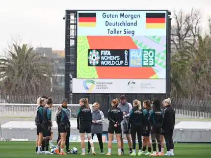 Die deutsche Frauen-Nationalmannschaft beim Training nach dem 6:0-Auftaktsieg gegen Marokko.