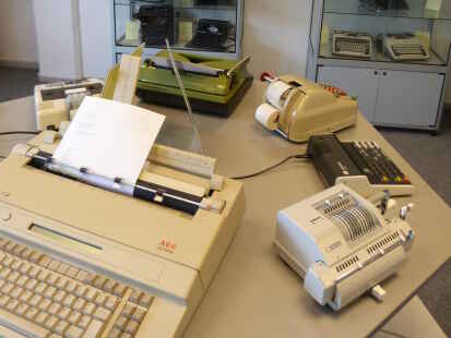 Ob manuell oder elektrisch, Schreib- oder Rechenmaschine: Im Olympia-Museum sind die B&uuml;romaschinen des gleichnamigen Herstellers alle versammelt.