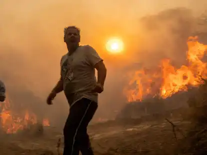 Die Waldbr&auml;nde auf Rhodos w&uuml;ten weiter - f&uuml;r das Dorf Gennadi scheint es keine&nbsp;Rettung mehr zu geben.