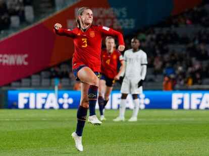 Die Spanierin Teresa Abelleira feiert ihren F&uuml;hrungstreffer.