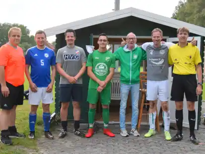 Trafen sich zum Turnier um den Gemeindepokal: die Fußballer aus Apen.