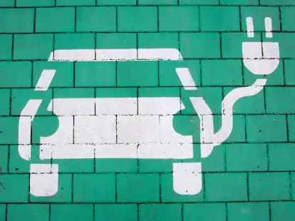 Sieben gro&szlig;e Autohersteller wollen in Nordamerika ein Ladenetz f&uuml;r E-Autos aufbauen.