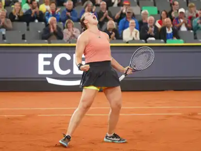 Jule Niemeier jubelt nach ihrem Sieg.