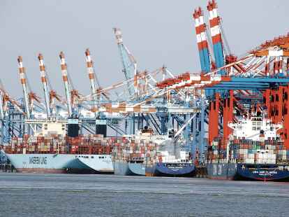 Damit die Energiewende im Hafen, aber auch Klimaschutz und Klimaanpassung in der Infrastruktur gelingen, installiert die Hafenmanagementgesellschaft Bremenports in Bremerhaven das neue Kongressformat Envoconnect.