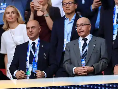 Eigner der Tottenham Hotspur: Joe Lewis (r).