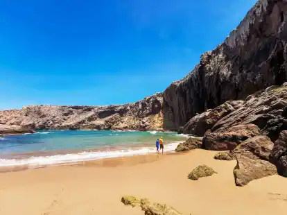 In der Westalgarve bei Sagres hat man einen Strand auch mal f&uuml;r sich allein.