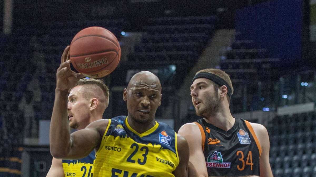 BasketballDerby beim Fan Day EWE Baskets Oldenburg testen gegen