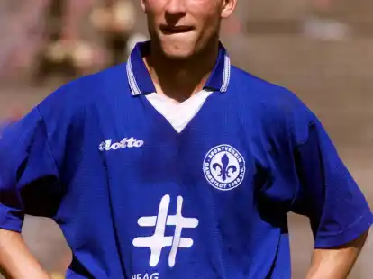 Lässige Haltung: Steffen Bury im Trikot von Darmstadt 98 in der Saison 1999/2000