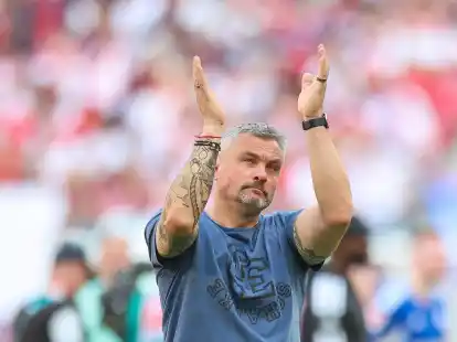 Trainer Thomas Reis will mit Schalke zur&uuml;ck in die Bundesliga.