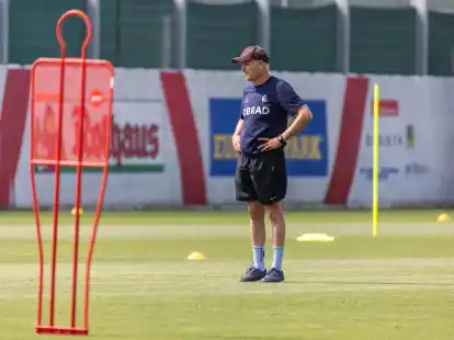 Nachdenkliche Miene: Mit dem Trainingslager und dem Stand der Vorbereitung ist Trainer Christian Streich nicht rundum zufrieden.