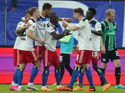 Der HSV h&auml;lt den Druck auf Heidenheim aufrecht.