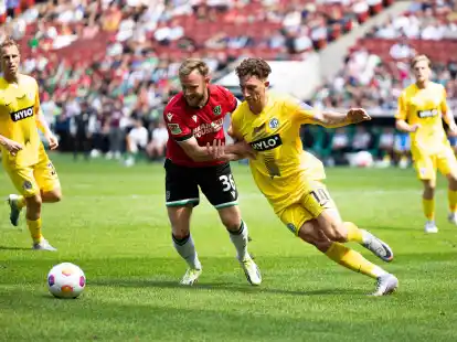 Hannover 96 und Aufsteiger SV&nbsp;Elversberg lieferten sich ein umk&auml;mpftes Spiel.