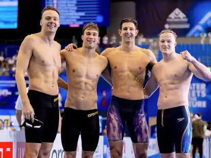 Josha Salchow (l-r), Ole Braunschweig, Lucas Matzerath und Eric Friese schwimmen in Japan um eine Medaille.