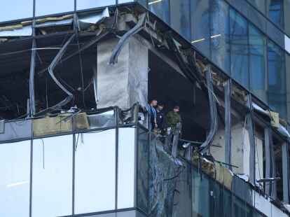 Der besch&auml;digte Wolkenkratzer im Gesch&auml;ftsviertel &laquo;Moscow City&raquo; nach einem Drohnenangriff.