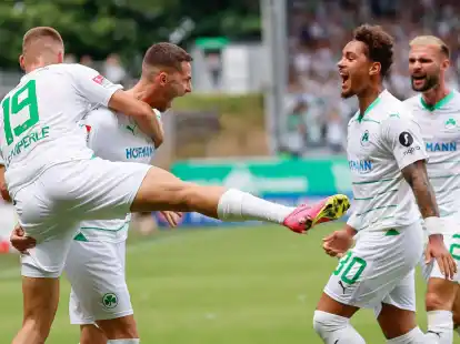 Die SpVgg Greuther F&uuml;rth startete mit einem souver&auml;nen Heimsieg gegen Paderborn in die neue Saison.
