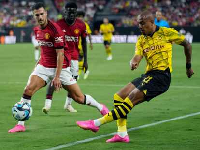 Borussia Dortmunds Donyell Malen in Aktion.