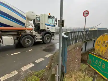 Die Ledabr&uuml;cke kann weiterhin von Autos befahren werden.