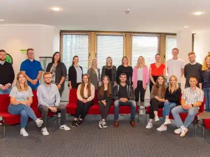 Im Rahmen einer Feierstunde im Auricher Kreishaus sind Auszubildende und Anw&auml;rter verabschiedet worden.